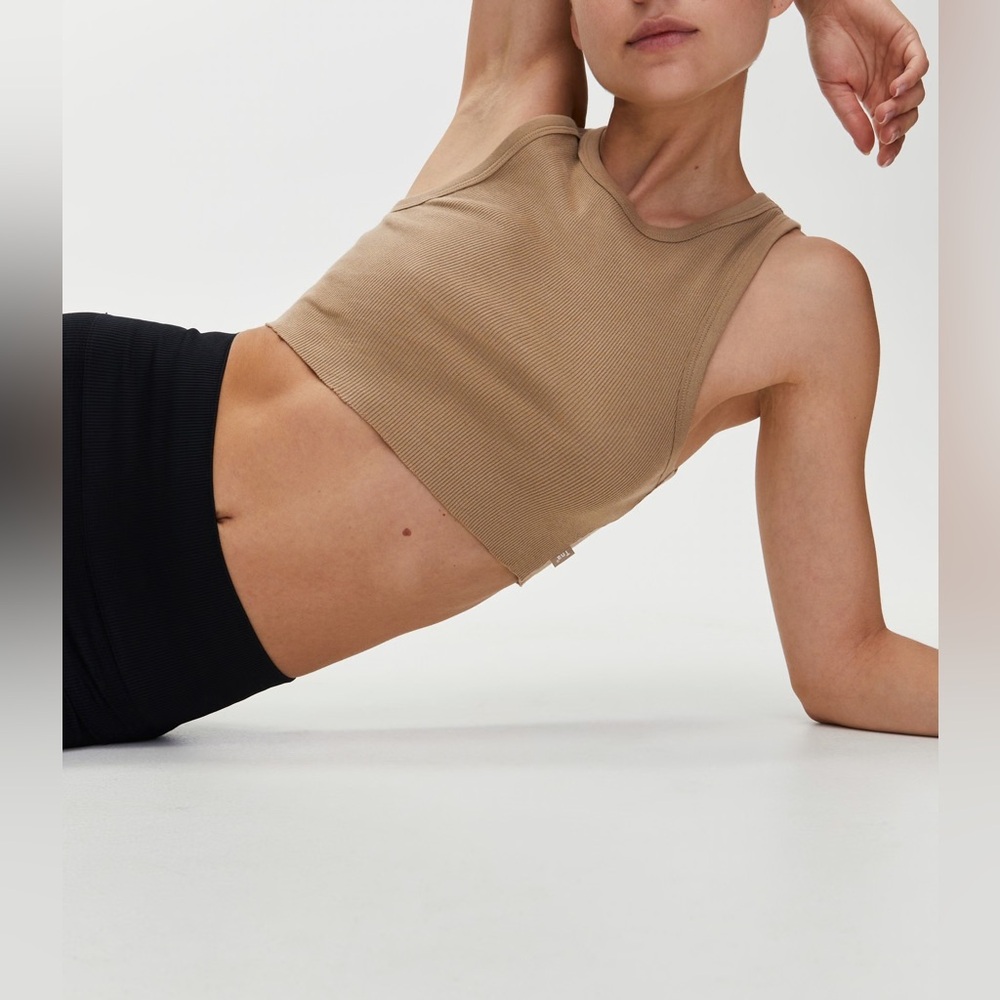 Aritzia TNA Ribbed Cropped Racer Tank